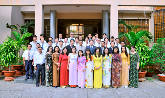 Lãnh đạo công ty - Cán bộ chủ chốt và cán bộ công nhân viên văn phòng công ty