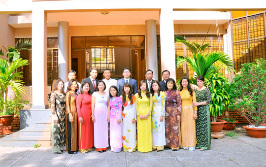 Lãnh đạo công ty và CB - CNV Nữ văn phòng công ty